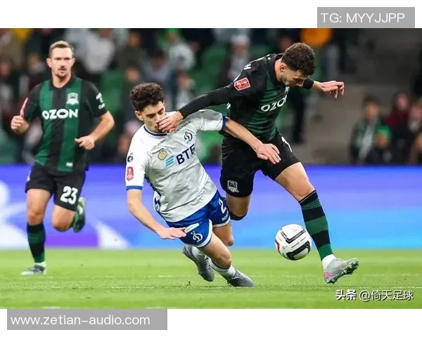 广岛三箭迎战仙台维加泰足球魔方激情对决展现足球魅力与团队精神